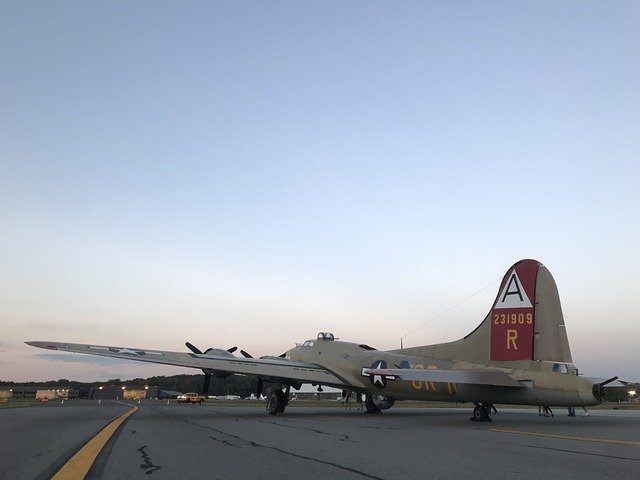 Free download b 17 ww2 bomber plane free picture to be edited with GIMP free online image editor