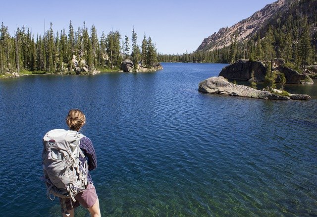 ດາວ​ໂຫຼດ​ຟຣີ Backpacker Backpacking Woman - ຮູບ​ພາບ​ຟຣີ​ຫຼື​ຮູບ​ພາບ​ທີ່​ຈະ​ໄດ້​ຮັບ​ການ​ແກ້​ໄຂ​ກັບ GIMP ອອນ​ໄລ​ນ​໌​ບັນ​ນາ​ທິ​ການ​ຮູບ​ພາບ