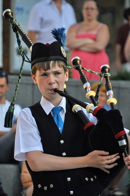 Descarga gratuita Bagpipes Boy Scotland - foto o imagen gratuita para editar con el editor de imágenes en línea GIMP