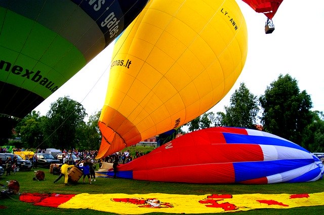 Descărcare gratuită Balloon Flying Sky - fotografie sau imagini gratuite pentru a fi editate cu editorul de imagini online GIMP