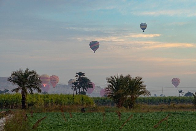 Téléchargement gratuit de Balloons Sky Colorful - photo ou image gratuite à modifier avec l'éditeur d'images en ligne GIMP