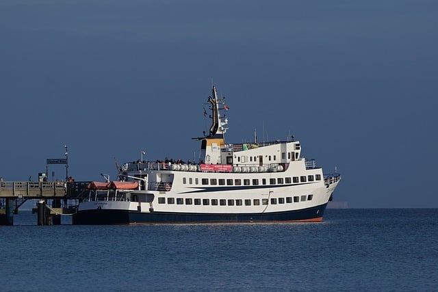 Free graphic baltic sea excursion steamer to be edited by GIMP free image editor by OffiDocs