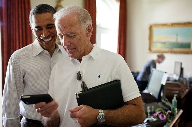 Gratis download barack obama iphone smile ontspannen gratis foto om te bewerken met GIMP gratis online afbeeldingseditor