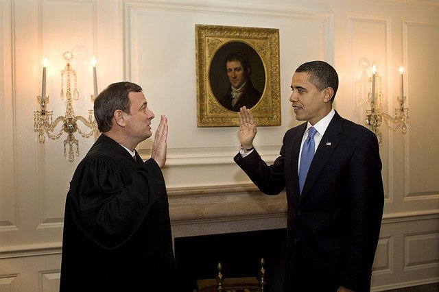 Free download barack obama john g roberts jr free picture to be edited with GIMP free online image editor