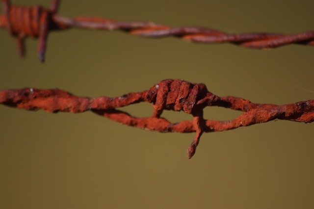 Téléchargement gratuit de la fermeture de la rouille du fil de fer barbelé - photo ou image gratuite à modifier avec l'éditeur d'images en ligne GIMP