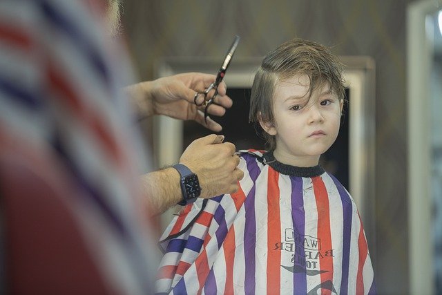 ດາວໂຫຼດຟຣີ ຮ້ານຕັດຜົມ boy kid barber haircut free picture to be edited with GIMP free online image editor
