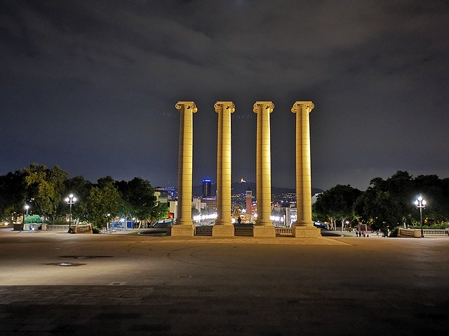 Ücretsiz indir Barcelona By Night City - GIMP çevrimiçi resim düzenleyici ile düzenlenecek ücretsiz fotoğraf veya resim