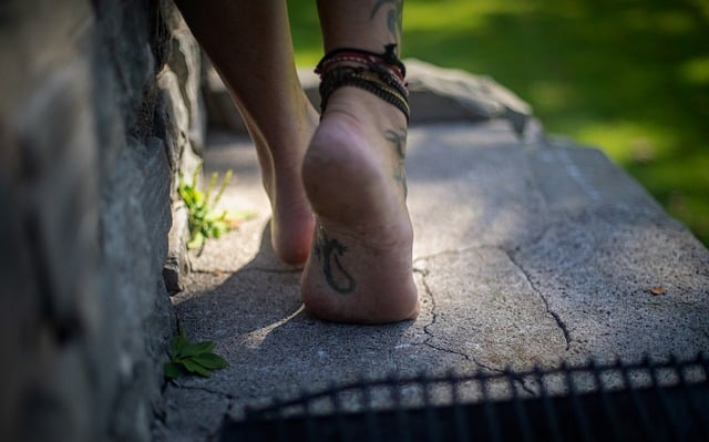 Free download barefoot barefeet feet walking free picture to be edited with GIMP free online image editor