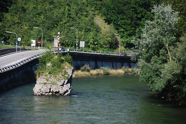 Descărcare gratuită Bath Ischl River Stone - fotografie sau imagini gratuite pentru a fi editate cu editorul de imagini online GIMP