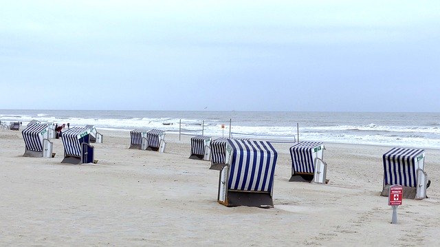 Muat turun percuma Beach Chair Sea North - foto atau gambar percuma untuk diedit dengan editor imej dalam talian GIMP