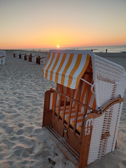 Descărcare gratuită Beach Chair Sunset - fotografie sau imagini gratuite pentru a fi editate cu editorul de imagini online GIMP