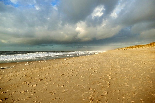 Descărcare gratuită Beach Clouds North Sea - fotografie sau imagini gratuite pentru a fi editate cu editorul de imagini online GIMP