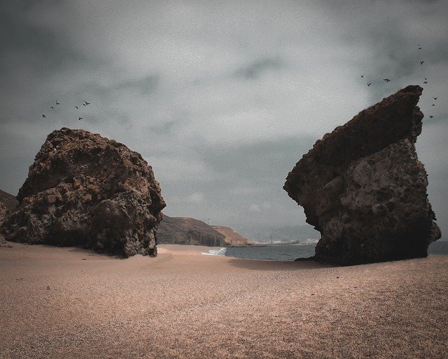 무료 다운로드 Beach Dark Spain - 무료 사진 또는 GIMP 온라인 이미지 편집기로 편집할 사진