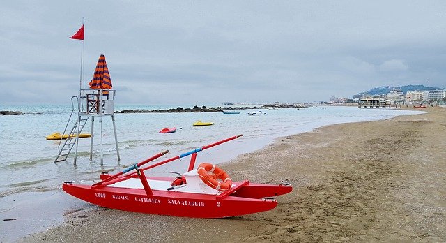 הורדה חינם Beach Emergency Rescue - תמונה או תמונה בחינם לעריכה עם עורך התמונות המקוון GIMP