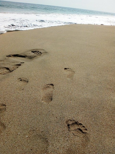 Téléchargement gratuit de Beach Footsteps - photo ou image gratuite à modifier avec l'éditeur d'images en ligne GIMP