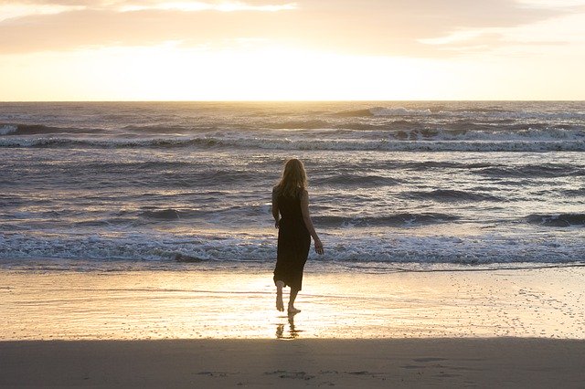 ດາວ​ໂຫຼດ​ຟຣີ Beach Happy Sea - ຮູບ​ພາບ​ຟຣີ​ຫຼື​ຮູບ​ພາບ​ທີ່​ຈະ​ໄດ້​ຮັບ​ການ​ແກ້​ໄຂ​ກັບ GIMP ອອນ​ໄລ​ນ​໌​ບັນ​ນາ​ທິ​ການ​ຮູບ​ພາບ​