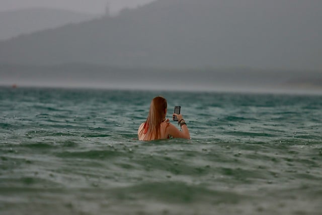 Bezpłatne pobieranie bezpłatnego zdjęcia plaży we Włoszech na śródziemnomorskiej wyspie do edycji za pomocą bezpłatnego edytora obrazów online GIMP