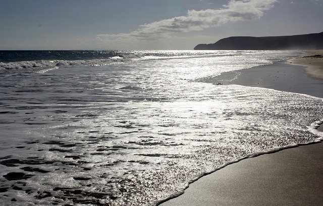 Téléchargement gratuit de Beach Light Sea - photo ou image gratuite à modifier avec l'éditeur d'images en ligne GIMP