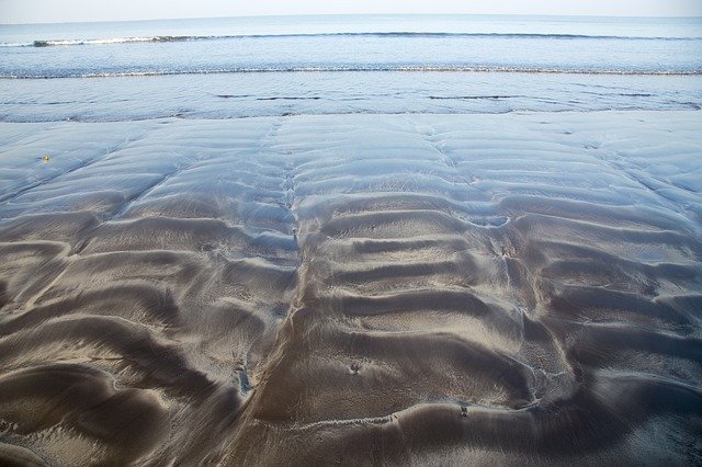 Descarga gratuita Beach Seaside Sand: foto o imagen gratuita para editar con el editor de imágenes en línea GIMP
