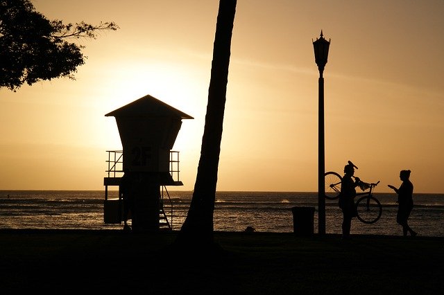 Téléchargement gratuit Beach Silhouette Yellow - photo ou image gratuite à modifier avec l'éditeur d'images en ligne GIMP