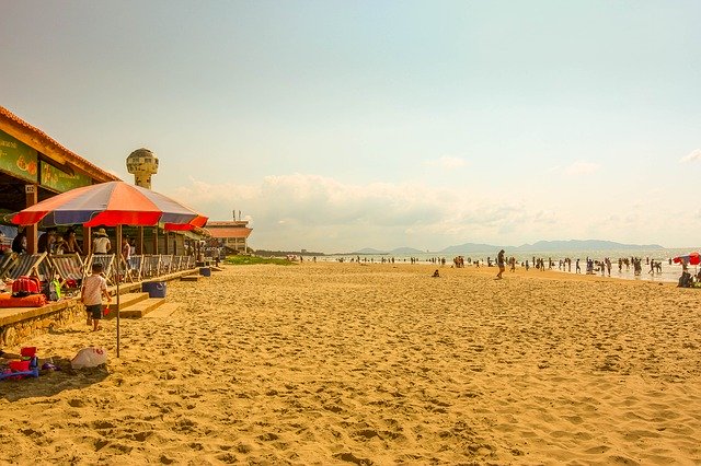 Descarga gratuita Beach Summer Hot: foto o imagen gratuita para editar con el editor de imágenes en línea GIMP