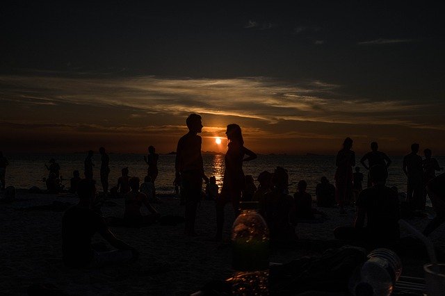 Beach Sunset Lovers'ı ücretsiz indirin - GIMP çevrimiçi resim düzenleyici ile düzenlenecek ücretsiz fotoğraf veya resim