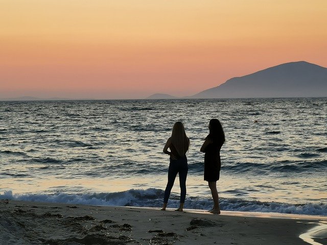 تنزيل Beach Sunset Women مجانًا - صورة أو صورة مجانية ليتم تحريرها باستخدام محرر الصور عبر الإنترنت GIMP