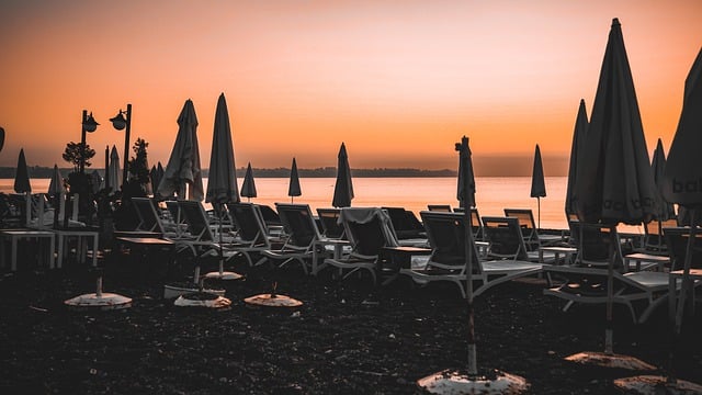 Descarga gratis sombrillas de playa sillas puesta de sol imagen gratis para editar con el editor de imágenes en línea gratuito GIMP