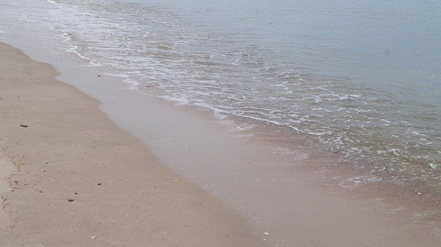 Descărcare gratuită Beach Water Clean - fotografie sau imagini gratuite pentru a fi editate cu editorul de imagini online GIMP