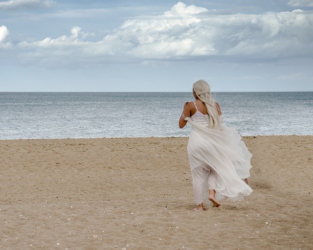 免费下载 Beach Woman Dress - 可使用 GIMP 在线图像编辑器编辑的免费照片或图片