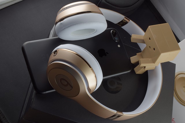 Free download beats solo 3 beats headphones free picture to be edited with GIMP free online image editor