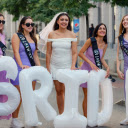 Beautiful bride and bridesmaids  screen for extension Chrome web store in OffiDocs Chromium