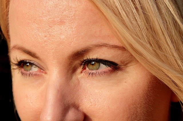 Descarga gratuita Beautiful Woman Eyes Blond - foto o imagen gratuita para editar con el editor de imágenes en línea GIMP