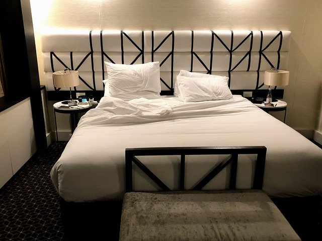 Gratis download Bed Room Hotel - gratis foto of afbeelding om te bewerken met GIMP online afbeeldingseditor