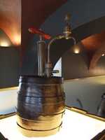 Free download Beer Barrel with Manual Pump - Barril de cerveja manual com bomba manual free photo or picture to be edited with GIMP online image editor