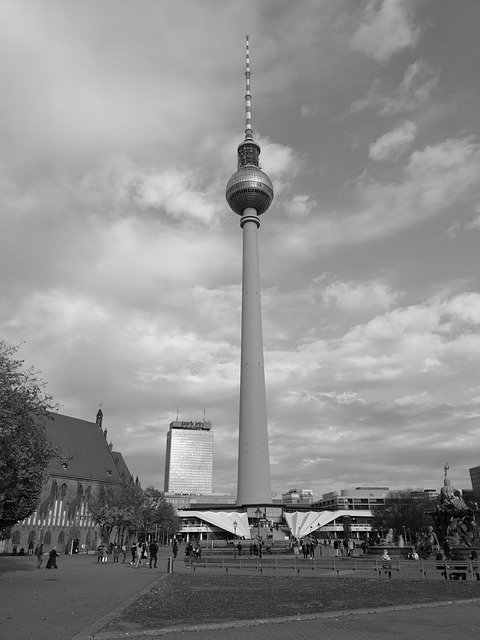 Bezpłatne pobieranie Berlin Alex Fehrnseh Tower Black - bezpłatne zdjęcie lub obraz do edycji za pomocą internetowego edytora obrazów GIMP