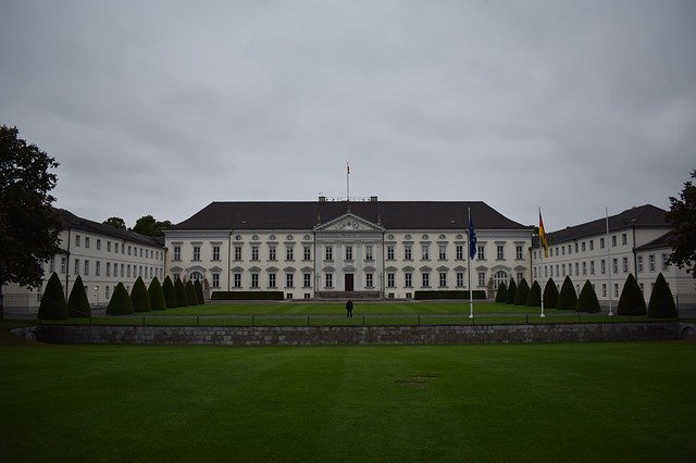 Безкоштовно завантажте Berlin Castle Bellevue White - безкоштовну фотографію або зображення для редагування за допомогою онлайн-редактора зображень GIMP