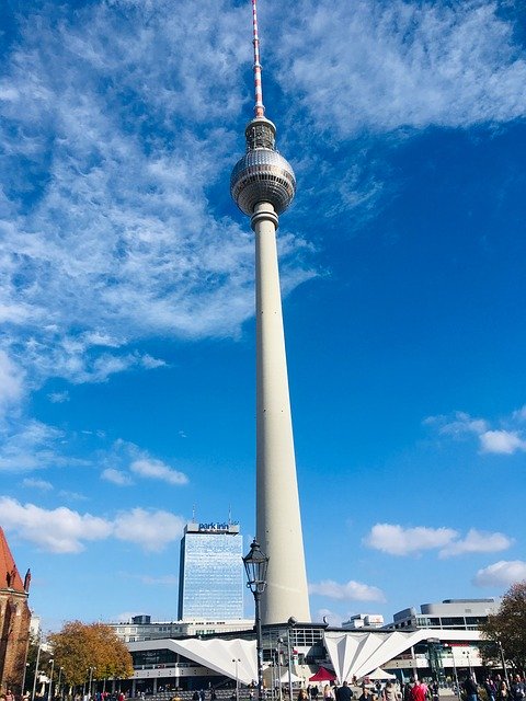 Bezpłatne pobieranie Berlin Fernsehturm Visit - bezpłatne zdjęcie lub obraz do edycji za pomocą internetowego edytora obrazów GIMP