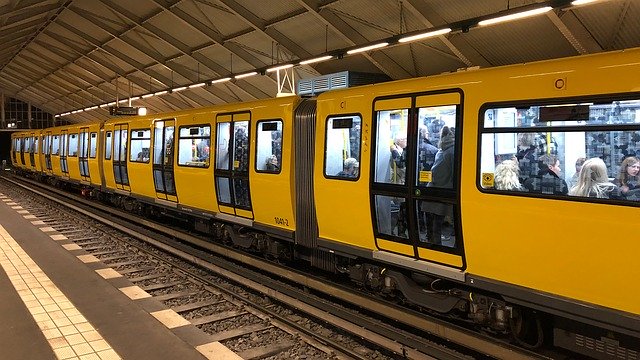 Download gratuito Trasporto pubblico della metropolitana di Berlino - foto o immagine gratuita da modificare con l'editor di immagini online di GIMP