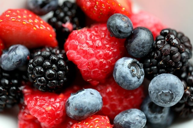 Free download berries blueberries strawberries free picture to be edited with GIMP free online image editor