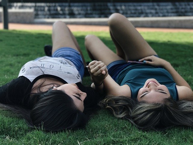 Descarga gratuita Best Friends Girls: foto o imagen gratuita para editar con el editor de imágenes en línea GIMP