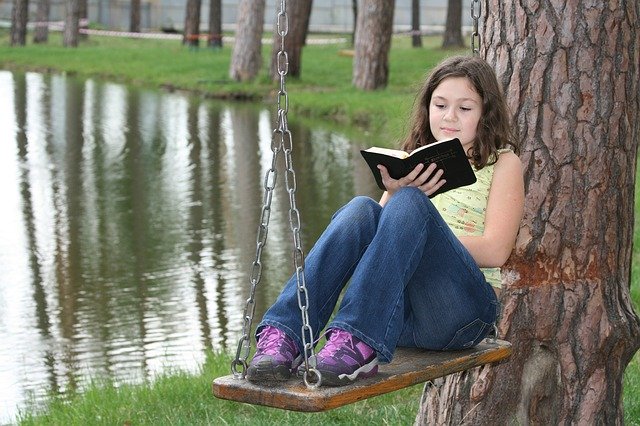 Scarica gratuitamente Bible Vera Girl: foto o immagini gratuite da modificare con l'editor di immagini online GIMP