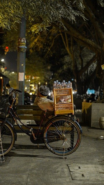 Bezpłatne pobieranie rowerów sprzedaj wodę butelkowaną ojciec darmowe zdjęcie do edycji za pomocą bezpłatnego internetowego edytora obrazów GIMP