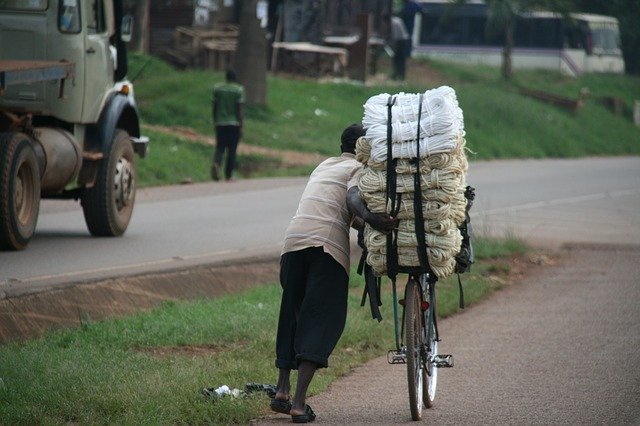 Unduh gratis Bike Cargo Transport Africa - foto atau gambar gratis untuk diedit dengan editor gambar online GIMP