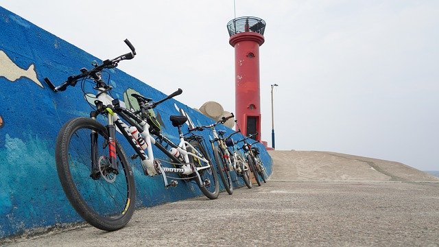 Bezpłatne pobieranie Bike Lighthouse Holiday - bezpłatne zdjęcie lub obraz do edycji za pomocą internetowego edytora obrazów GIMP