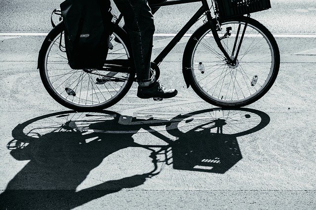 Download gratuito Bike Shadow Cycle Path - foto o immagine gratuita da modificare con l'editor di immagini online di GIMP