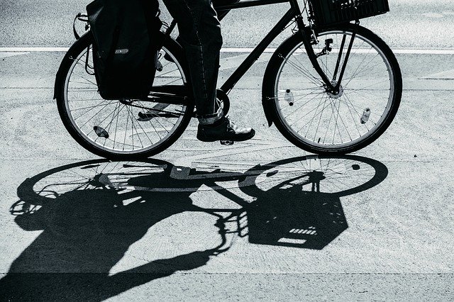 무료 다운로드 Bike Shadow Cycle Path - 무료 사진 또는 김프 온라인 이미지 편집기로 편집할 수 있는 사진