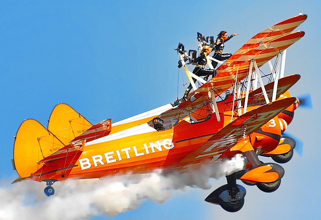 Gratis download bi-plane luchtacrobatiek gratis foto om te bewerken met GIMP gratis online afbeeldingseditor