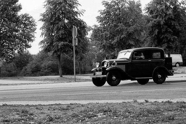 Безкоштовно завантажте чорно-білий автомобільний олдтаймер - безкоштовну фотографію чи зображення для редагування за допомогою онлайн-редактора зображень GIMP