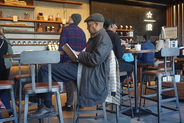 Скачать бесплатно Black Man Reading Book - бесплатное фото или изображение для редактирования с помощью онлайн-редактора изображений GIMP